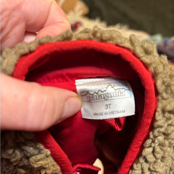 Patagonia Red and Tan Teddy Fleece Vest - Picture 2 of 3